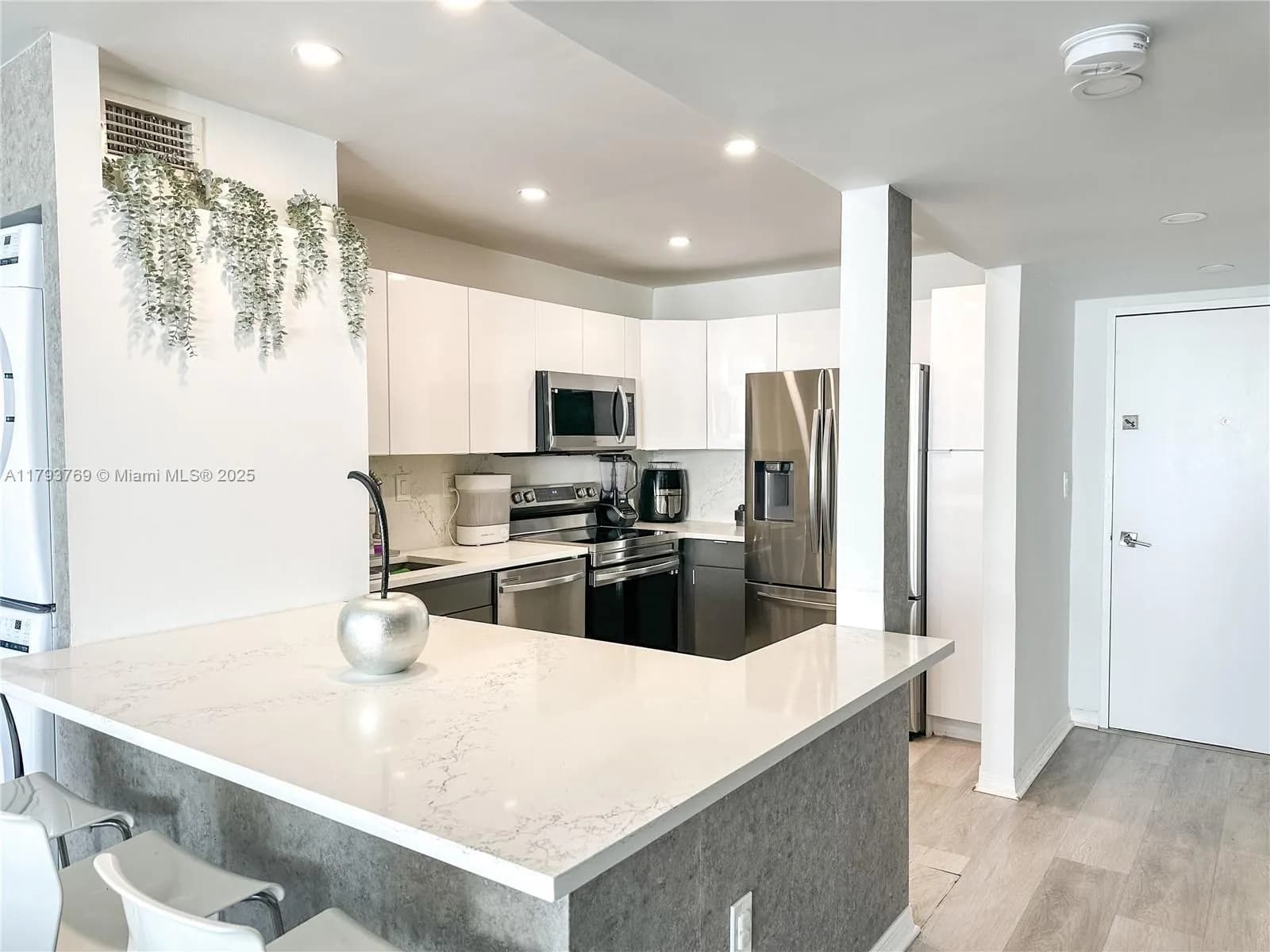 3731 N Country Club Dr # 2228, Aventura FL 33180