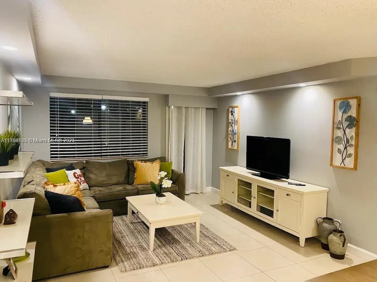 301 Golden Isles Dr # 109, Hallandale Beach FL 33009