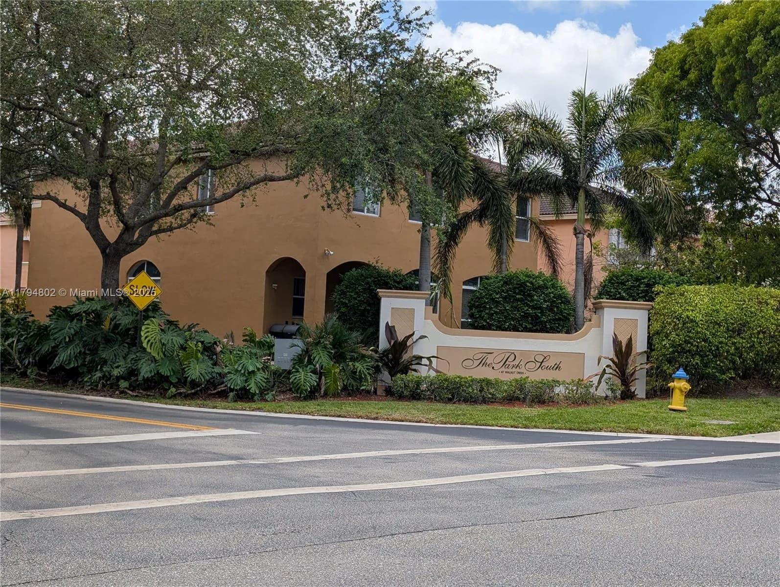 7683 NW 19th St, Pembroke Pines FL 33024