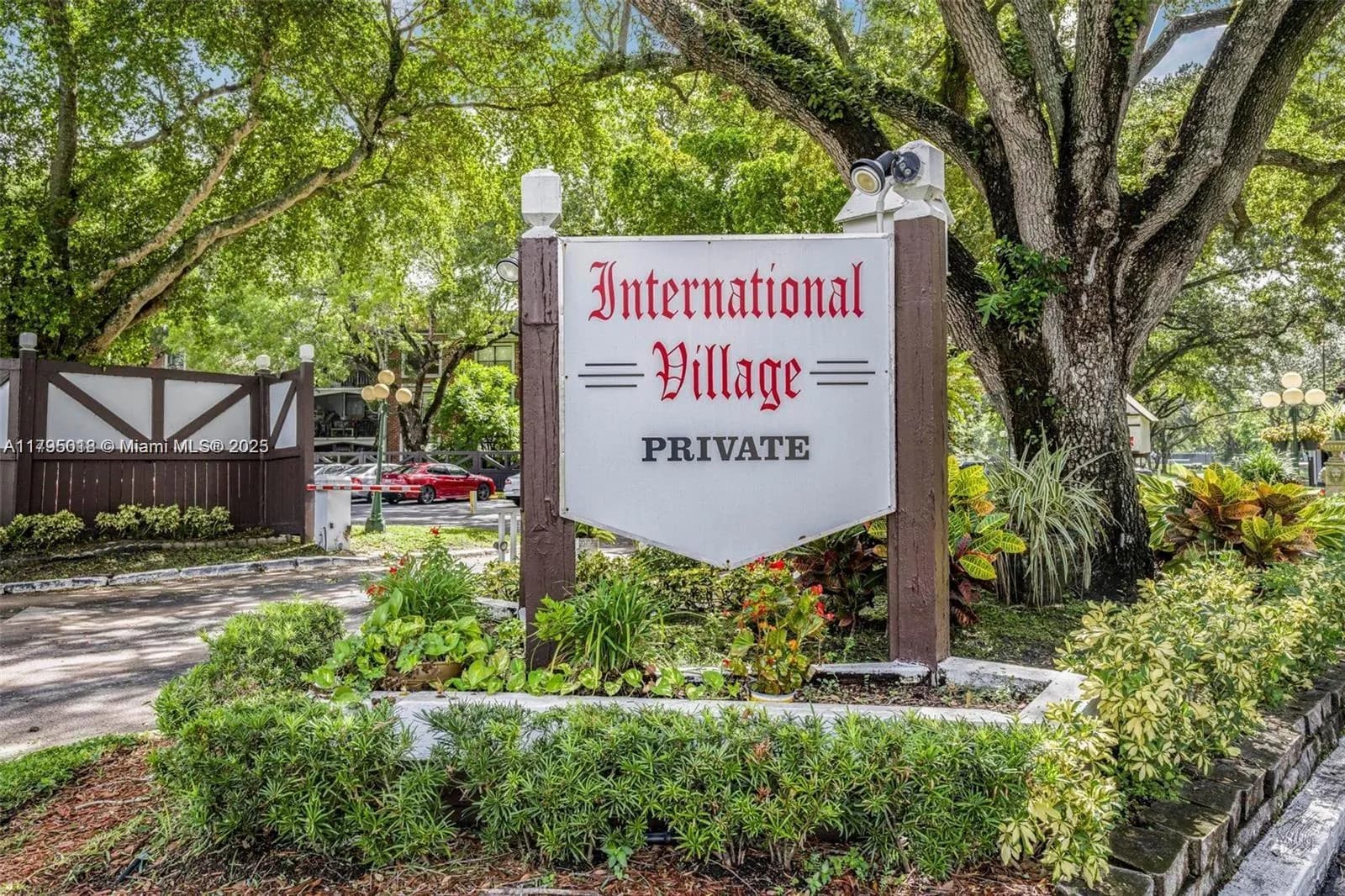 3650 Inverrary Dr # 3P, Lauderhill FL 33319