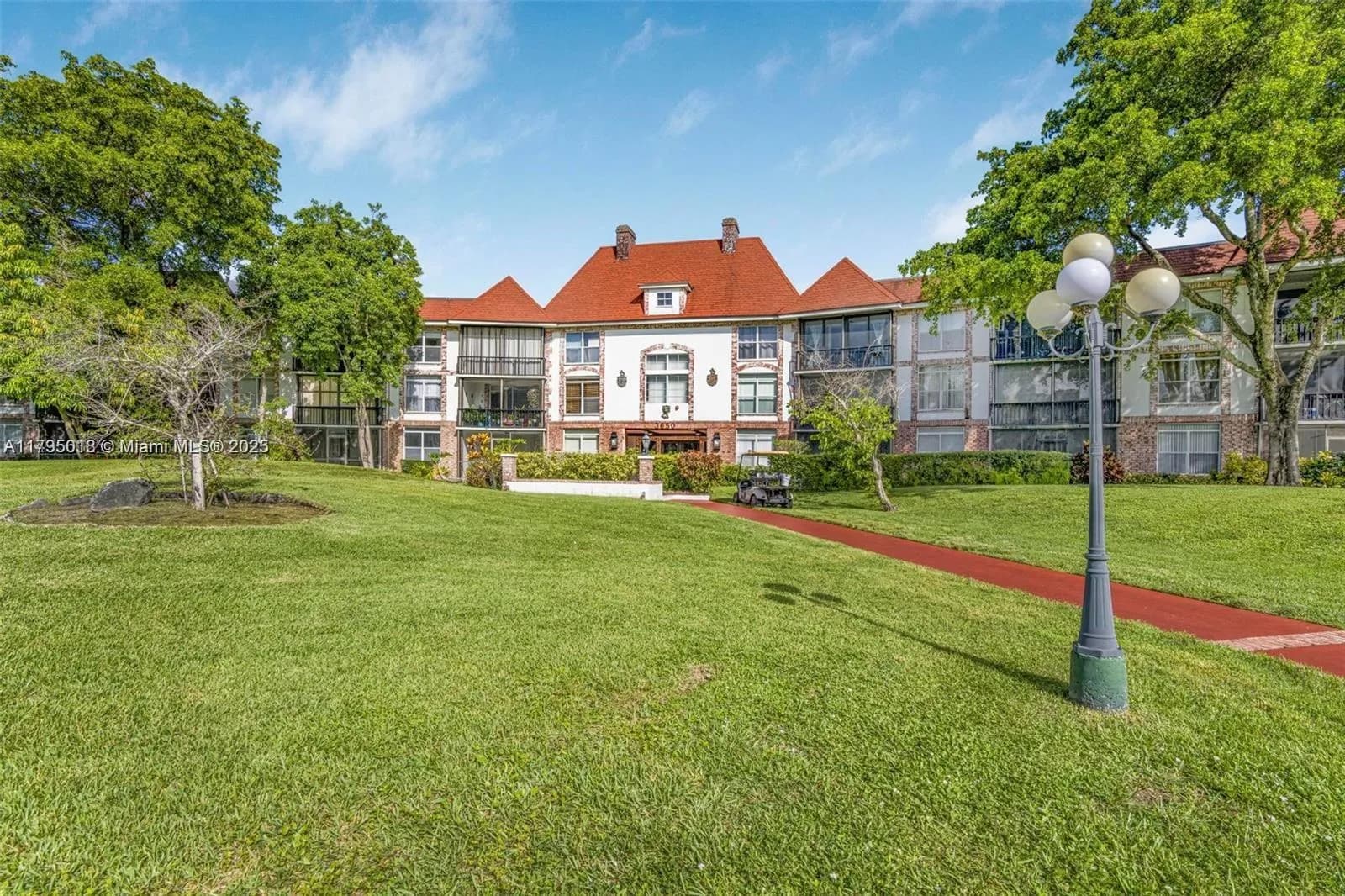 3650 Inverrary Dr # 3P, Lauderhill FL 33319