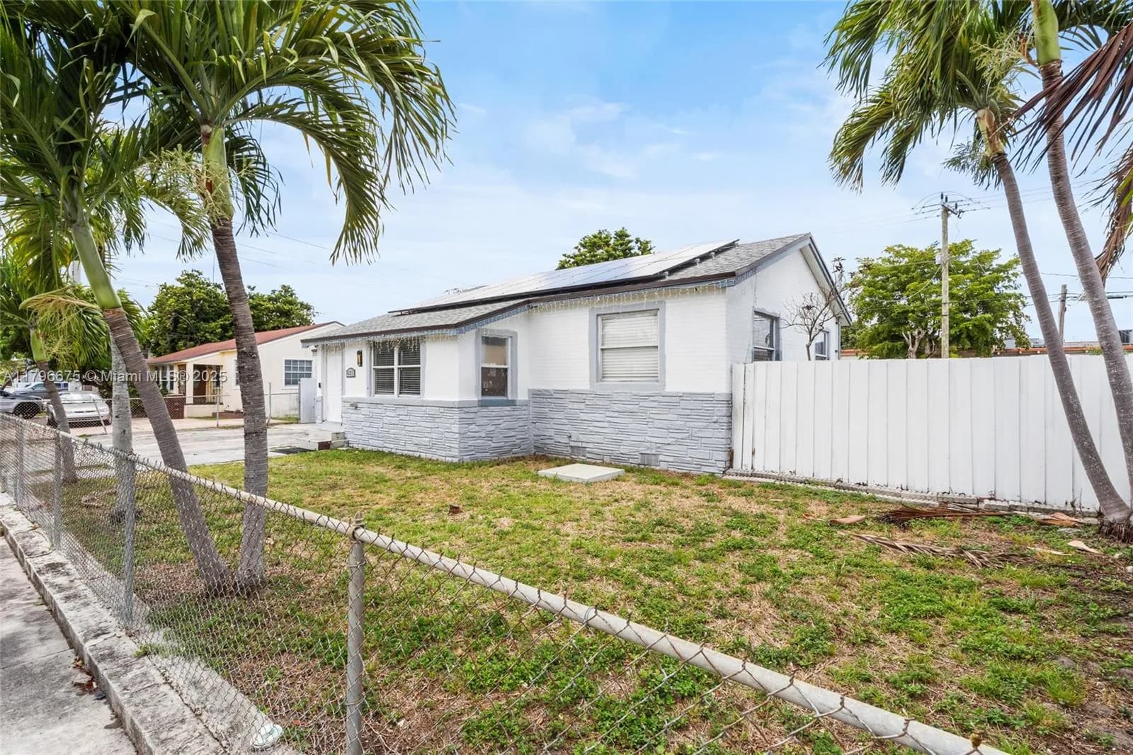 621 E 8th St, Hialeah FL 33010