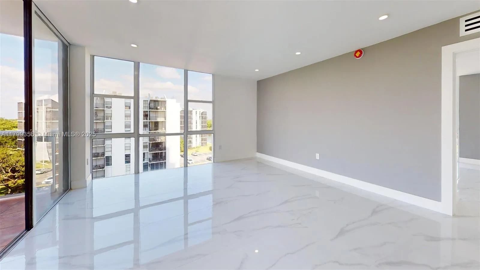 3625 N Country Club Dr # 609, Aventura FL 33180