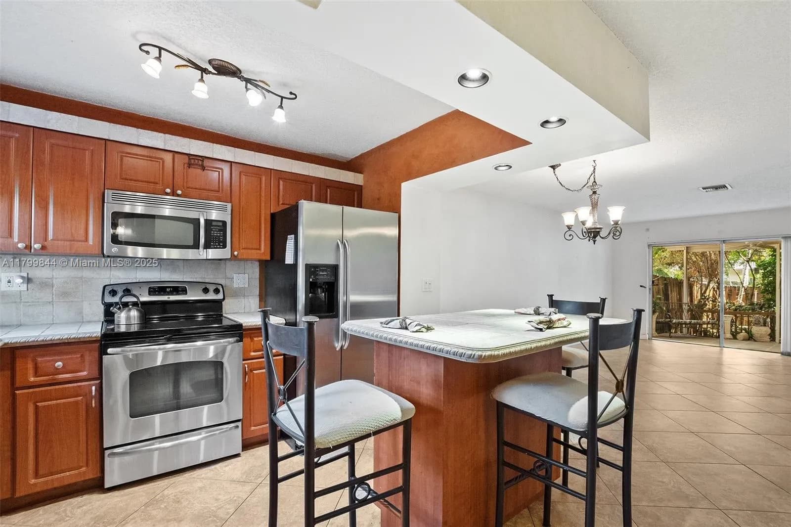 450 SE 7th St # 230, Dania Beach FL 33004