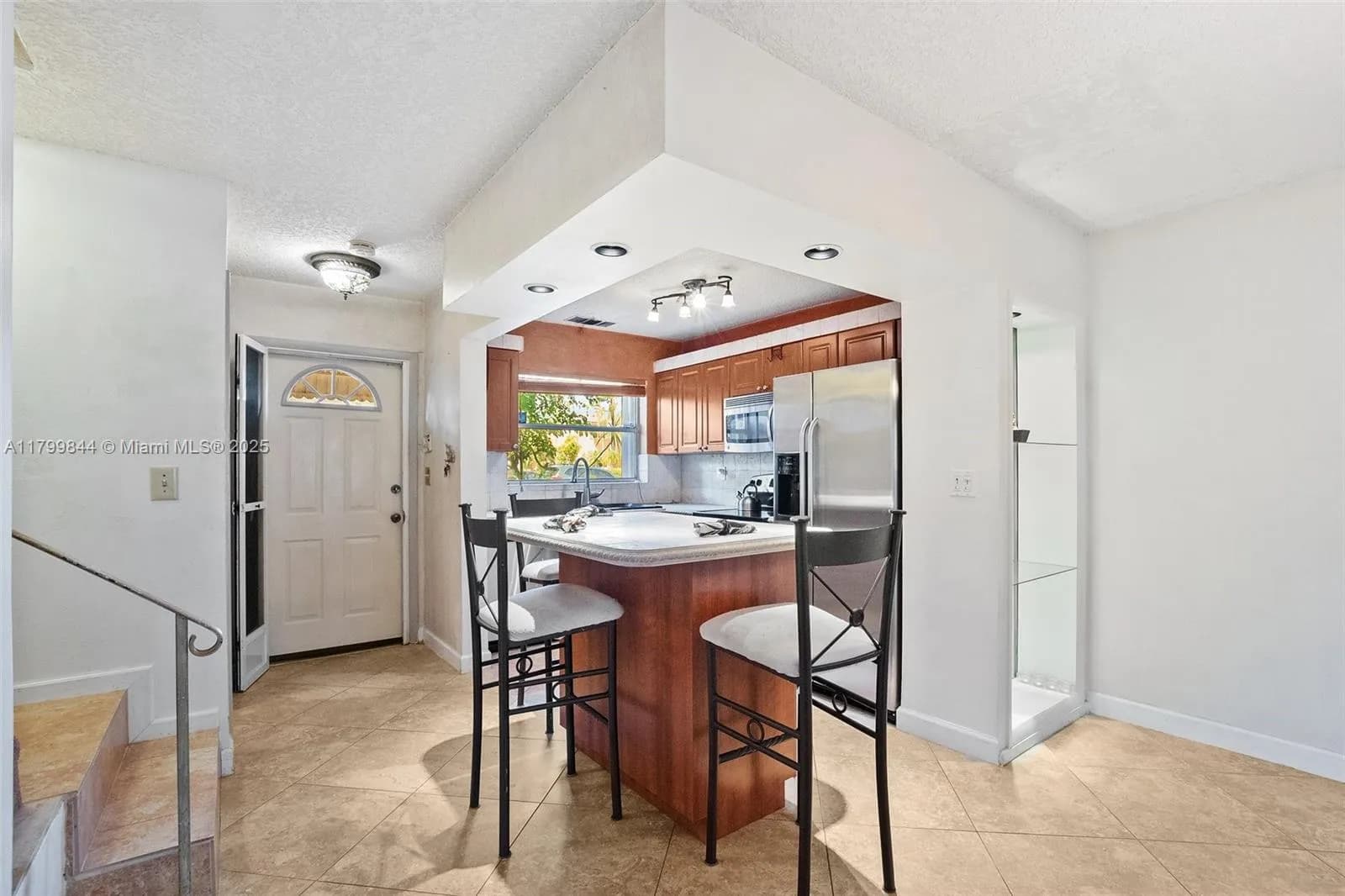 450 SE 7th St # 230, Dania Beach FL 33004