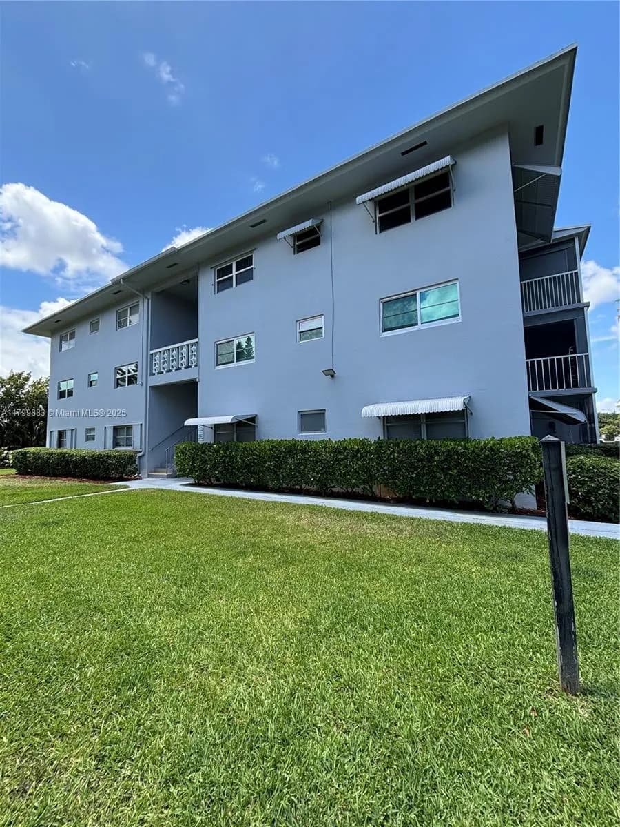 940 Hillcrest Ct # 112, Hollywood FL 33021