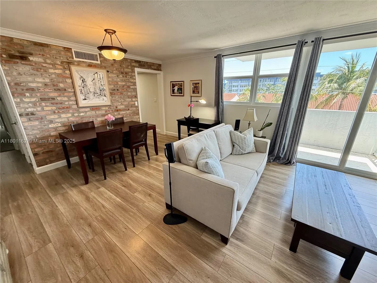 1 bedroom 1 bath for sale at 16518 NE 26th Ave # 405, North Miami Beach FL 33160