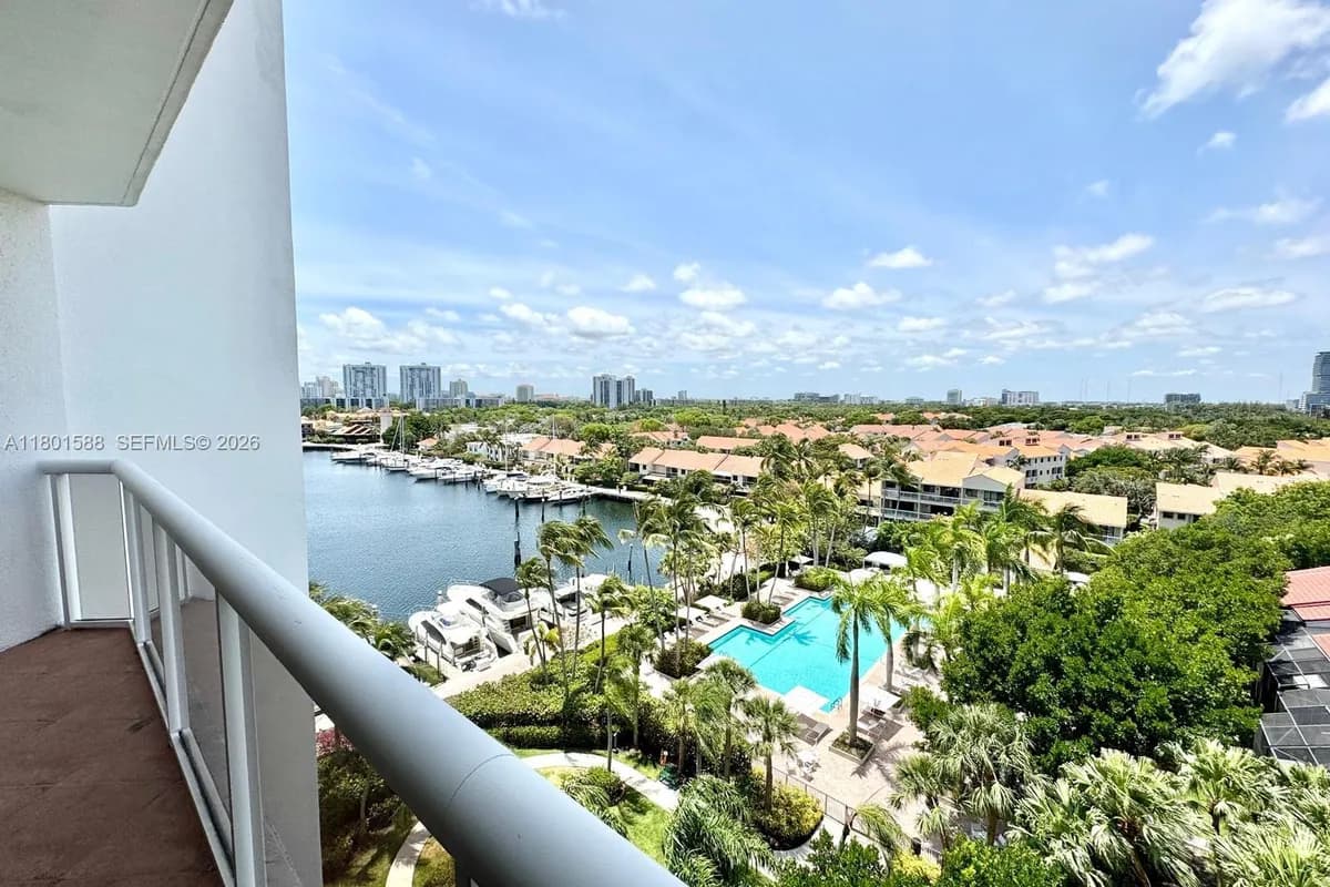 3610 Yacht Club Dr # 810, Aventura FL 33180
