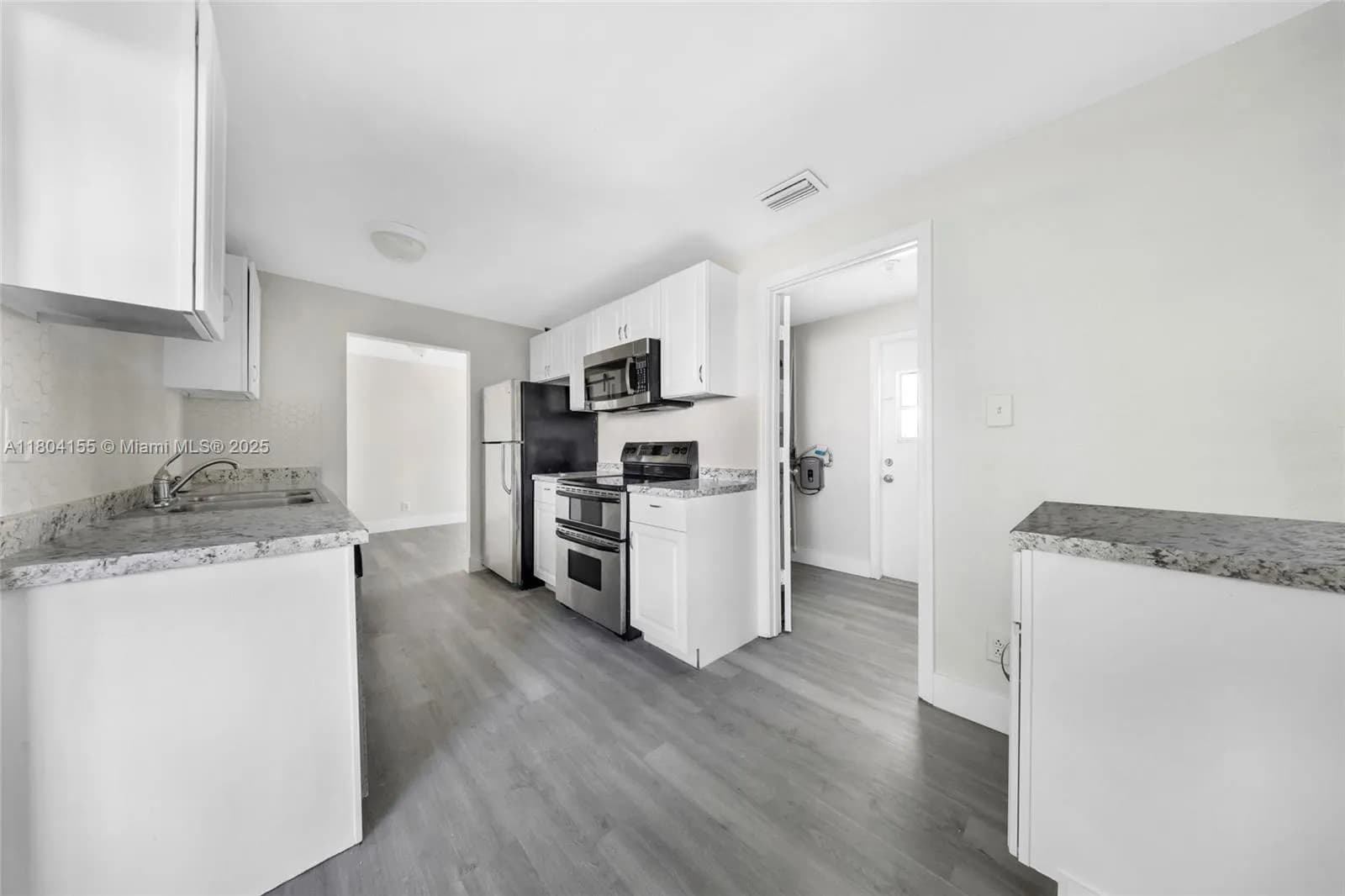 2520 NW 2nd Dr, Pompano Beach FL 33064