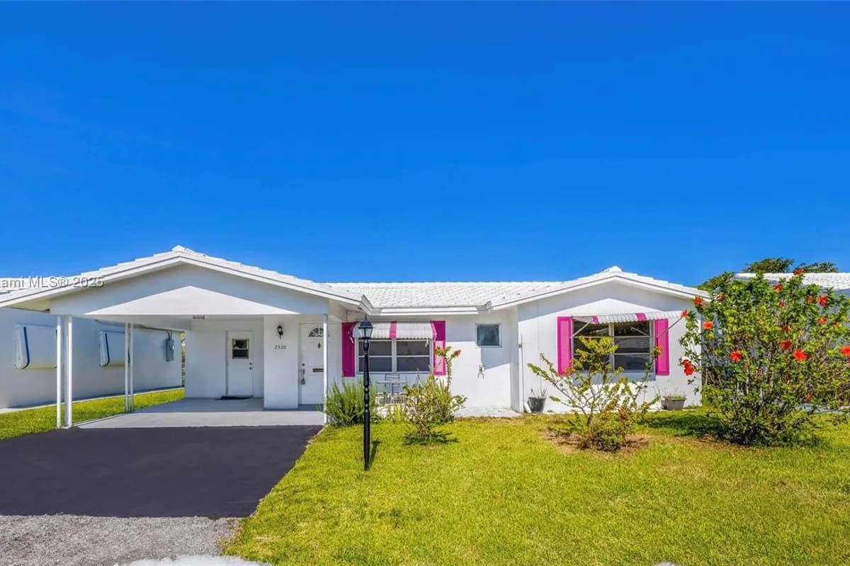 2520 NW 2nd Dr, Pompano Beach FL 33064