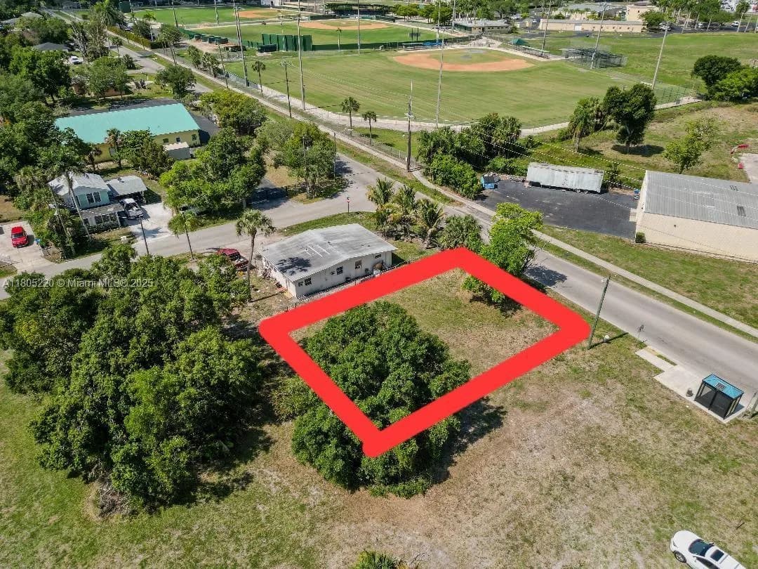 933 Veronica Shoemaker, Fort Myers FL 33916