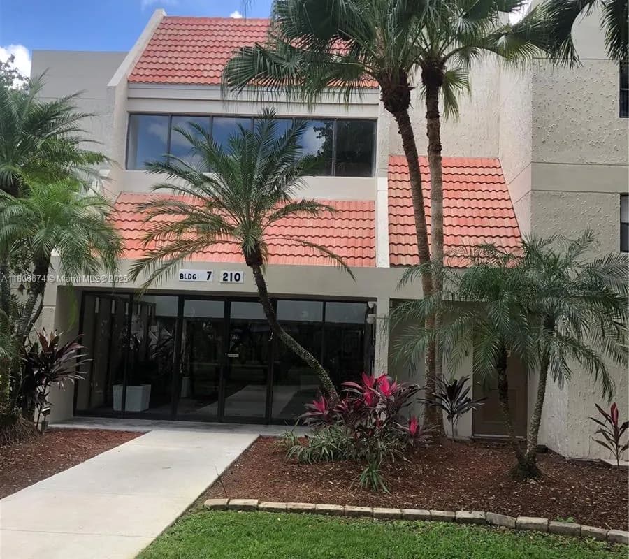 210 Lakeview Dr # 207, Weston FL 33326