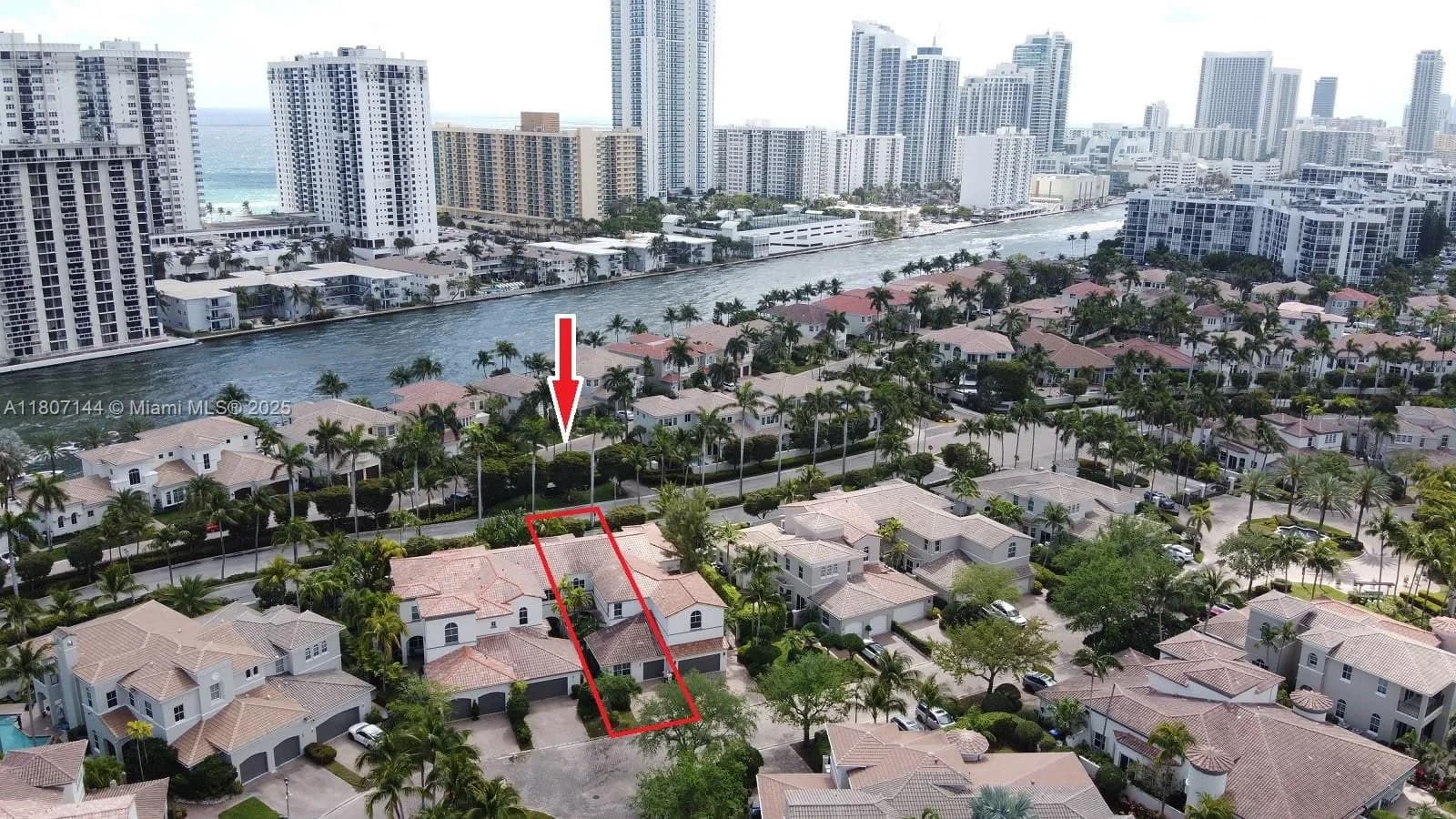 826 E Spinnaker Dr E, Hollywood FL 33019