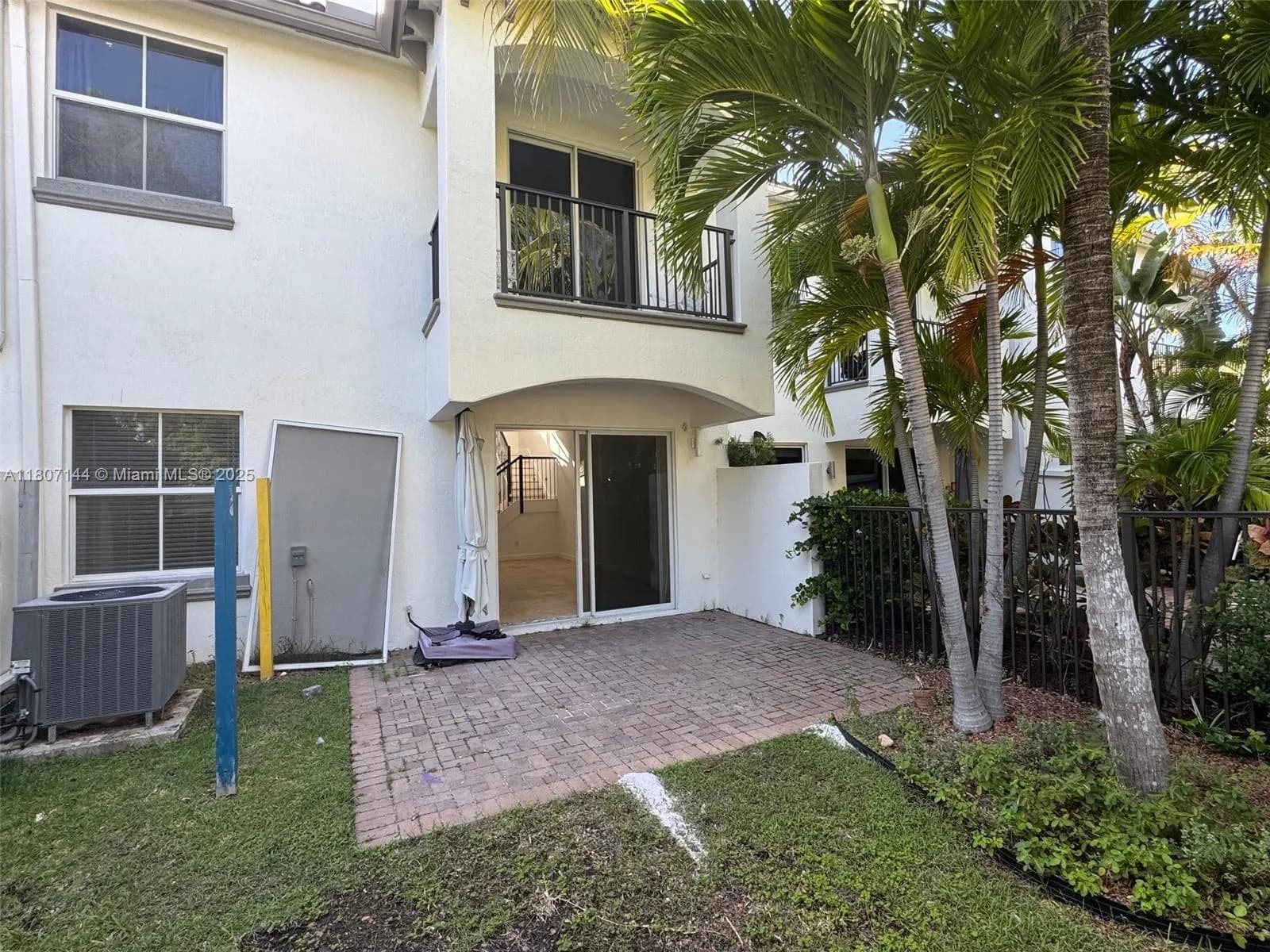 826 E Spinnaker Dr E, Hollywood FL 33019