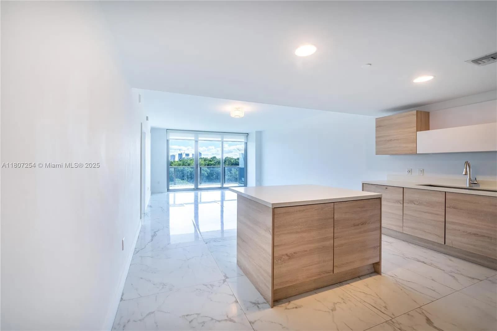 16385 Biscayne Blvd # 417, North Miami Beach FL 33160