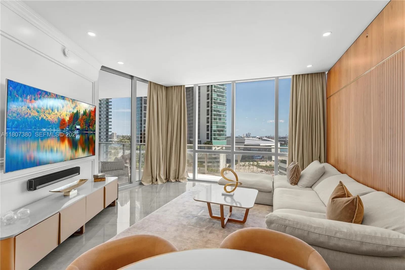 851 NE 1st Ave # 1409, Miami FL 33132