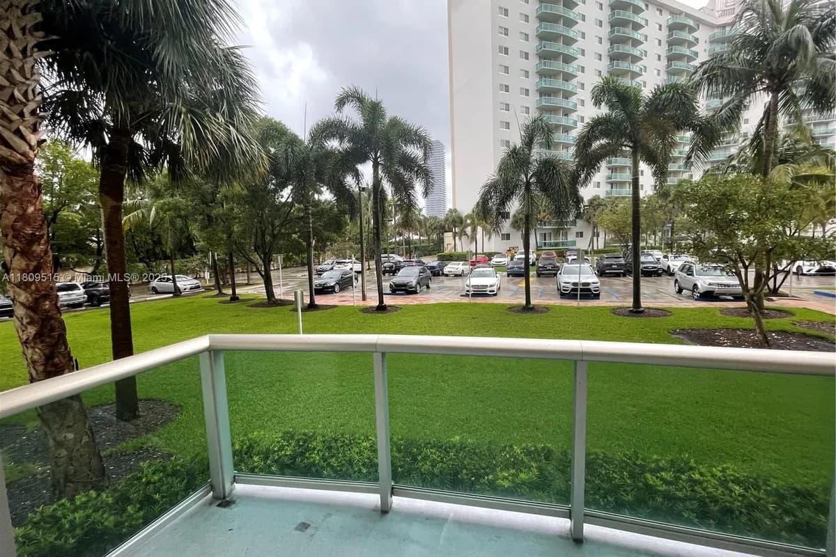 19390 Collins Ave # 122, Sunny Isles Beach FL 33160