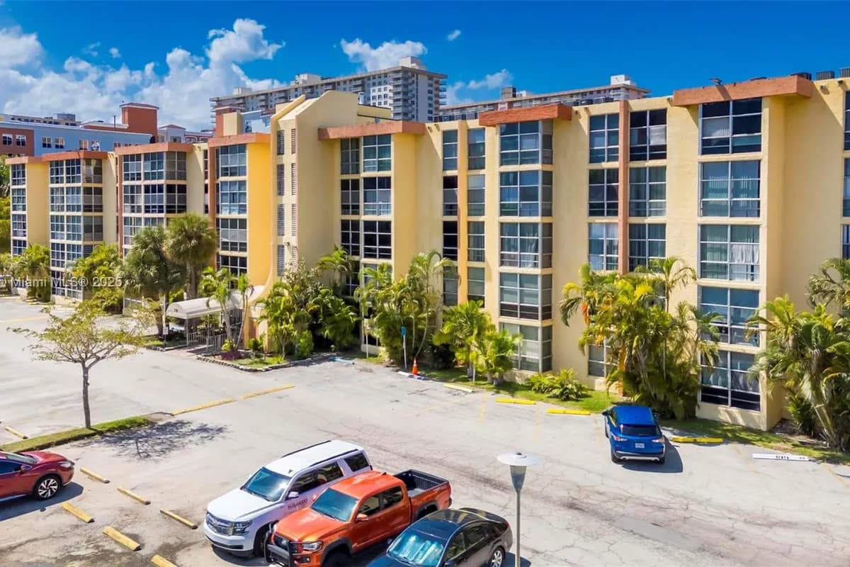 210 172nd St, Sunny Isles Beach FL 33160