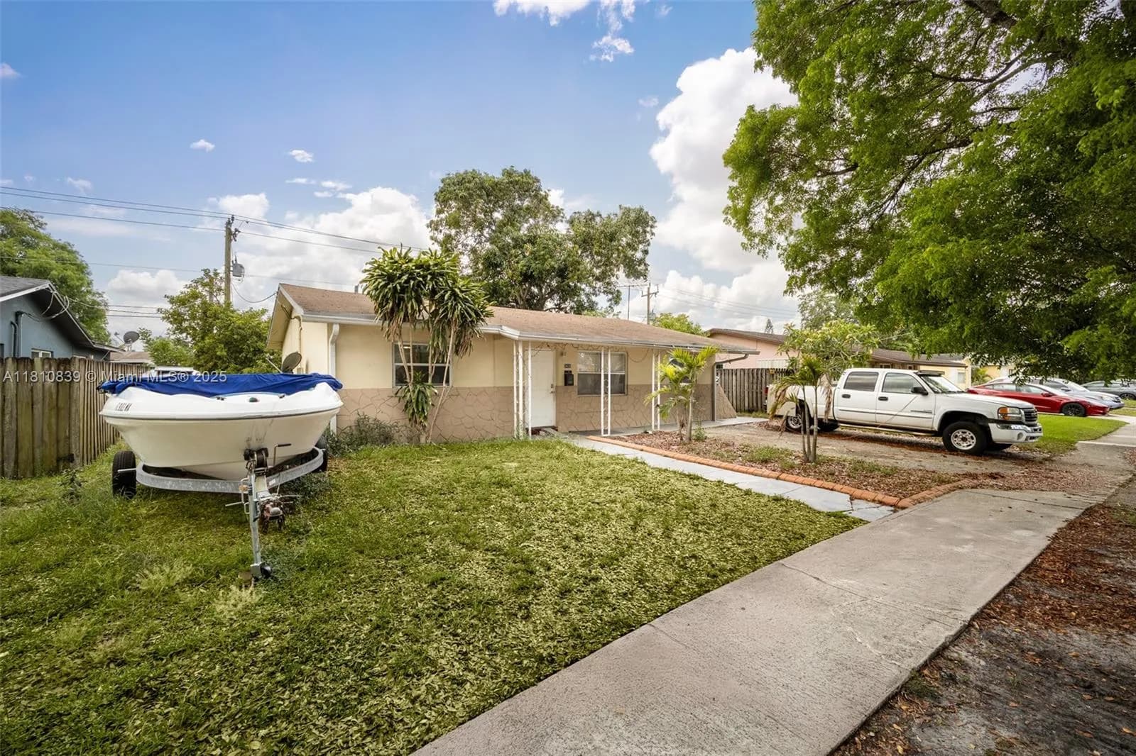 3 bedroom 2 bath for sale at 3430 N 65th Ave, Hollywood FL 33024