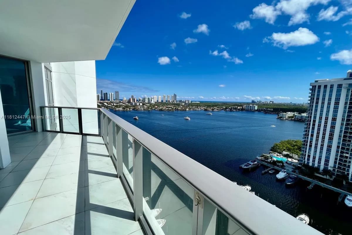 17301 Biscayne Blvd # 2105, North Miami Beach FL 33160