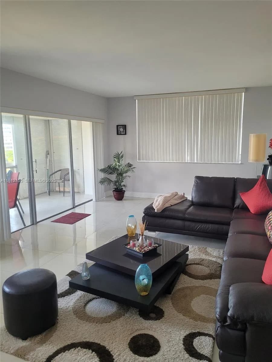 4330 Hillcrest Dr # 619, Hollywood FL 33021