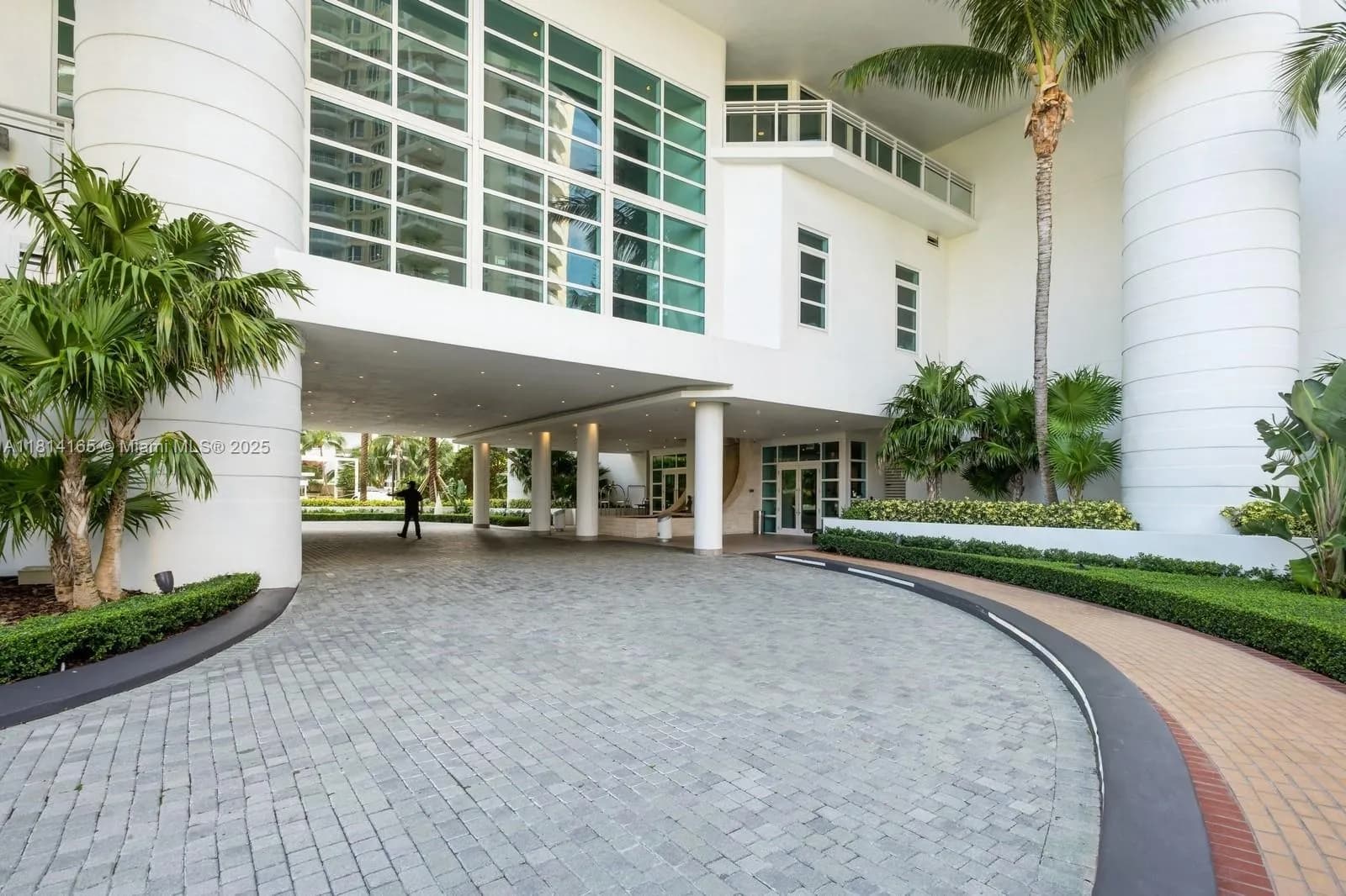 900 Brickell Key Blvd, Miami FL 33131