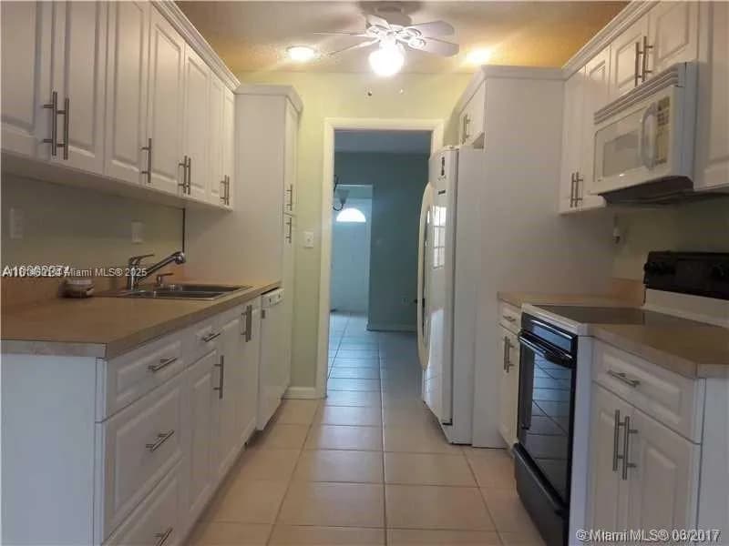3302 Farragut St # 5A, Hollywood FL 33021
