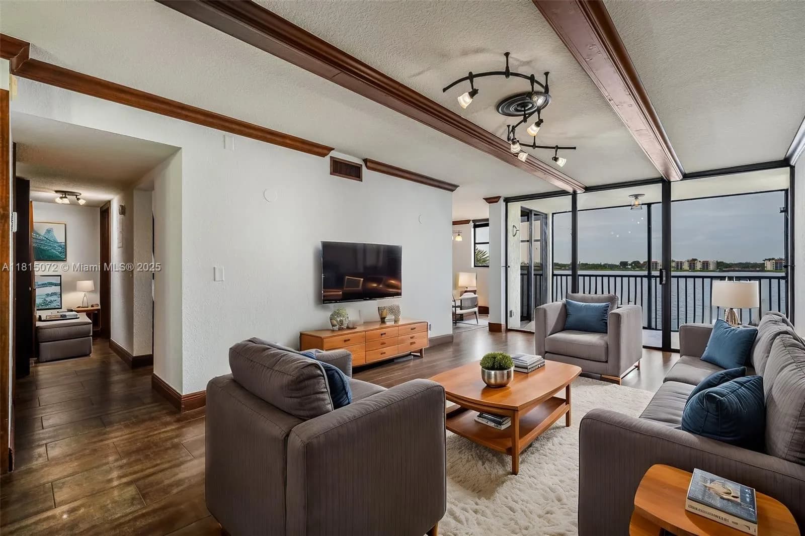 106 Lake Emerald Dr # 210, Oakland Park FL 33309