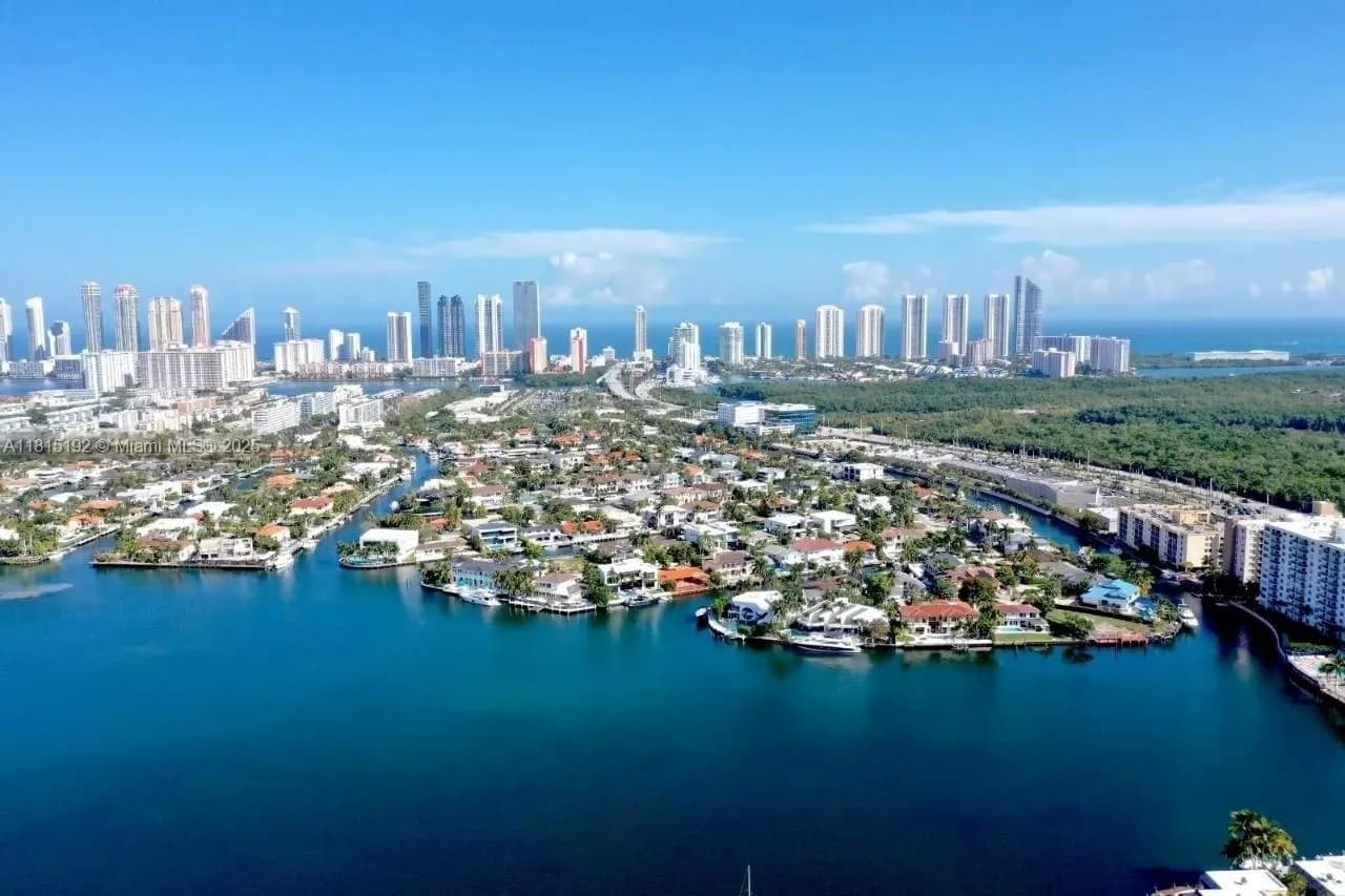 2 bedroom 2 bath for sale at 16570 NE 26th Ave # 6B, North Miami Beach FL 33160