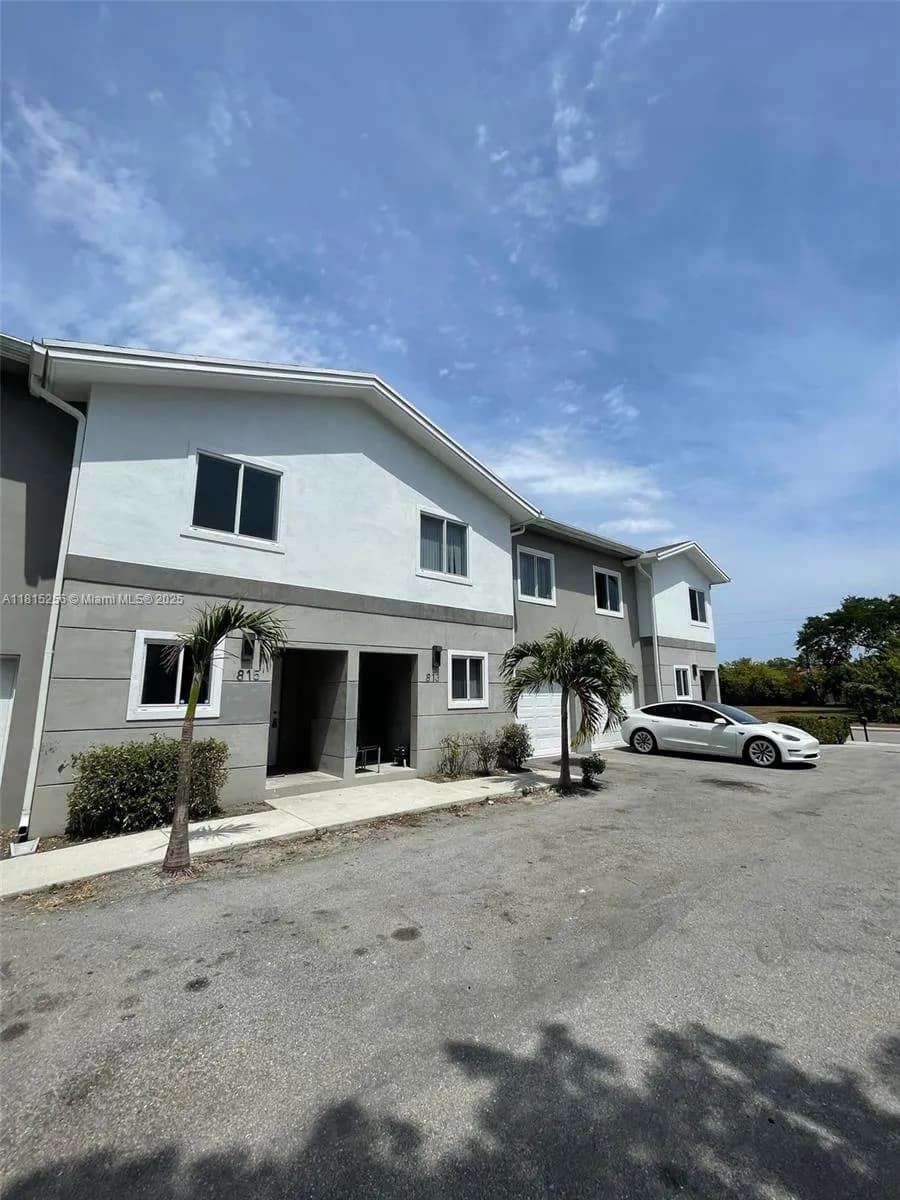 811 NW 3rd Ave, Fort Lauderdale FL 33311