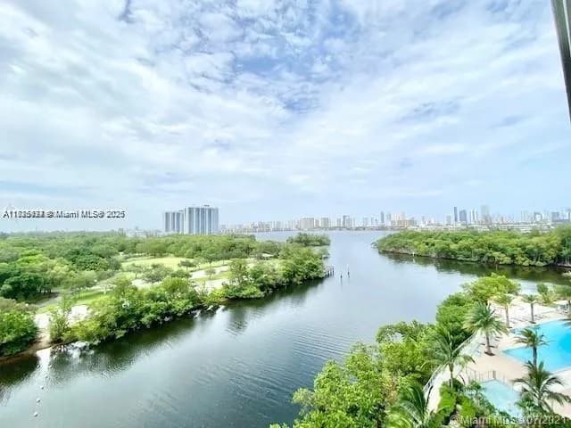 1 bedroom 2 bath for sale at 16385 Biscayne Blvd # 702, North Miami Beach FL 33160