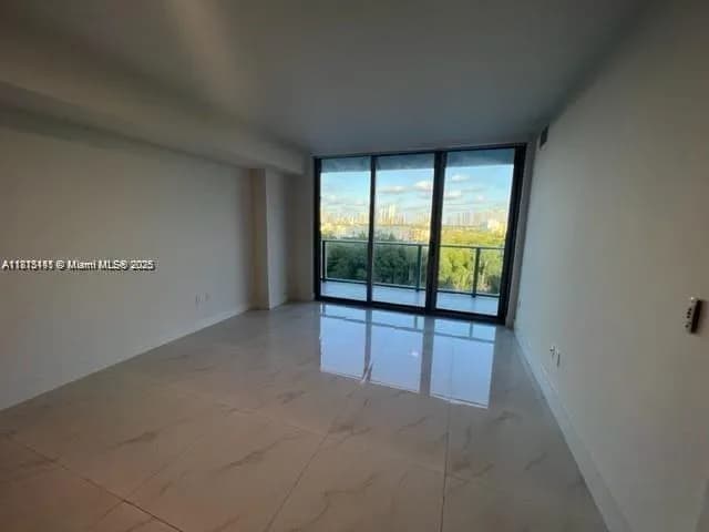 1 bedroom 2 bath for sale at 16385 Biscayne Blvd # 820, North Miami Beach FL 33160