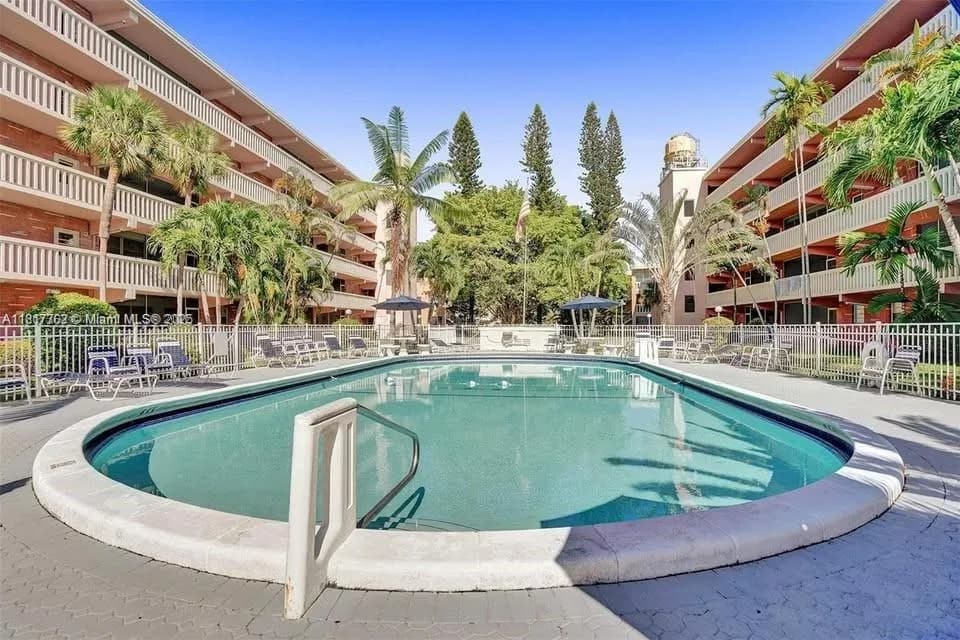 180 NE 12th Ave # 14A, Hallandale Beach FL 33009