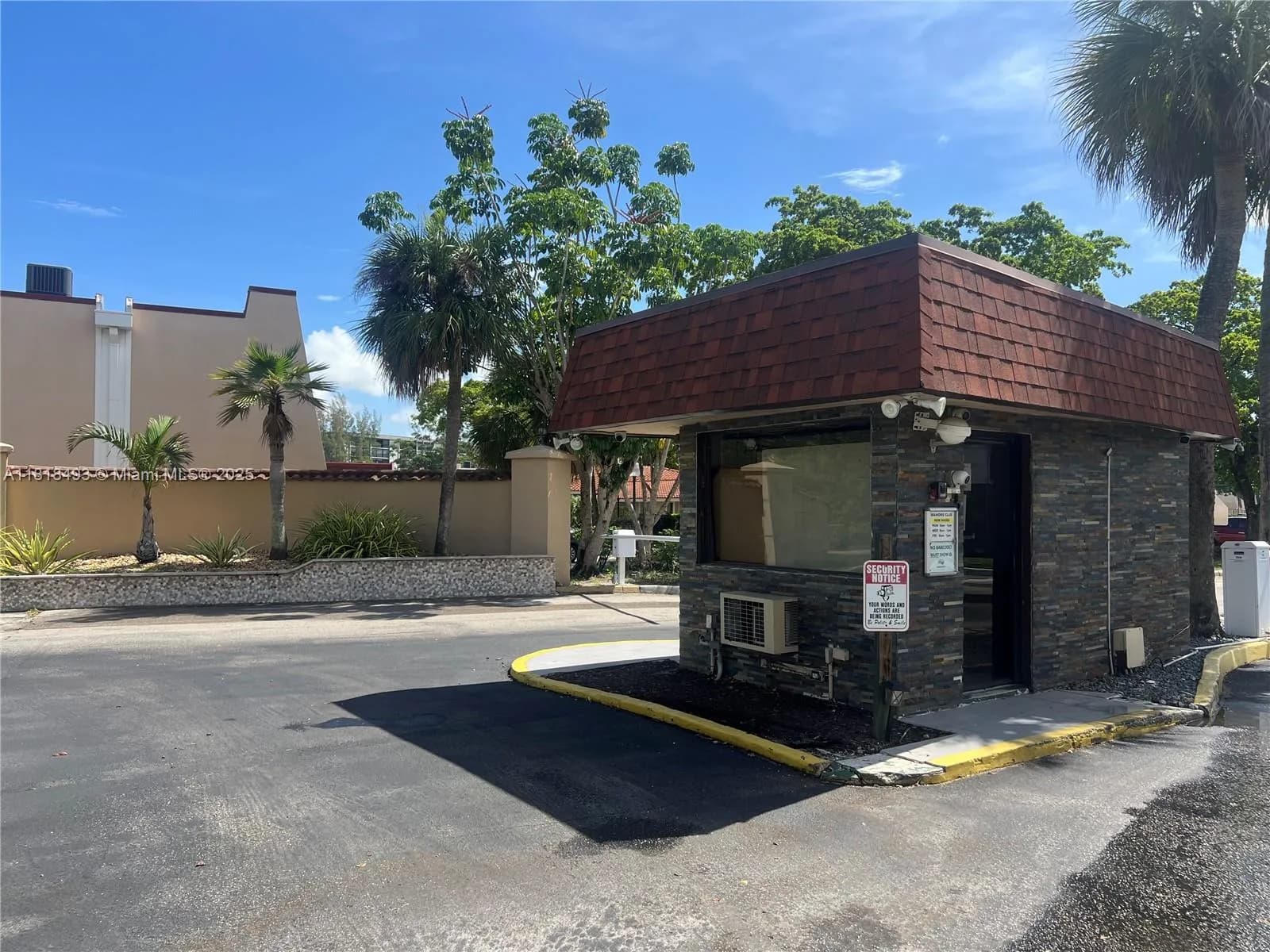 4160 Inverrary Dr # 306, Lauderhill FL 33319