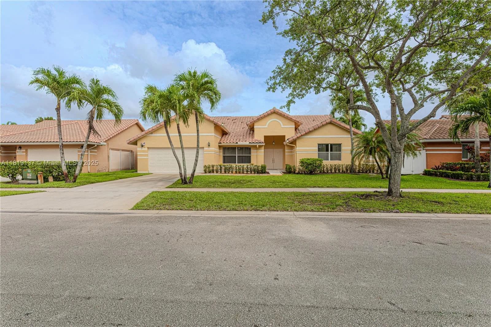 16176 NW 14th Ct, Pembroke Pines FL 33028