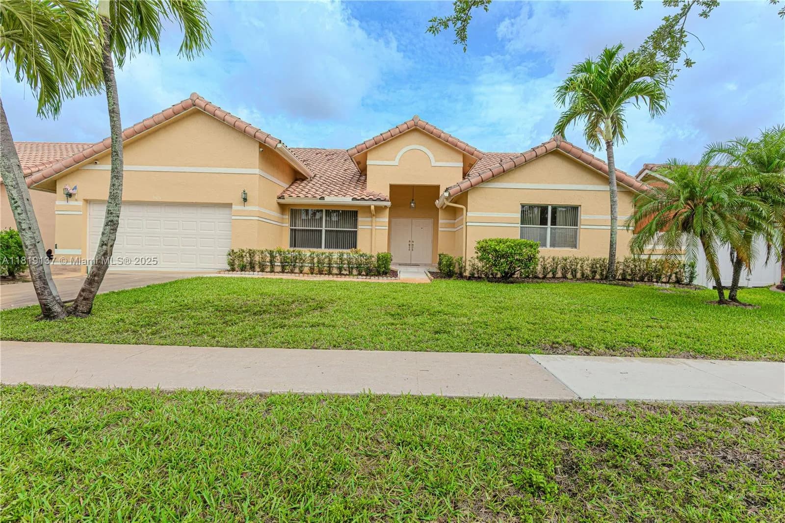 16176 NW 14th Ct, Pembroke Pines FL 33028