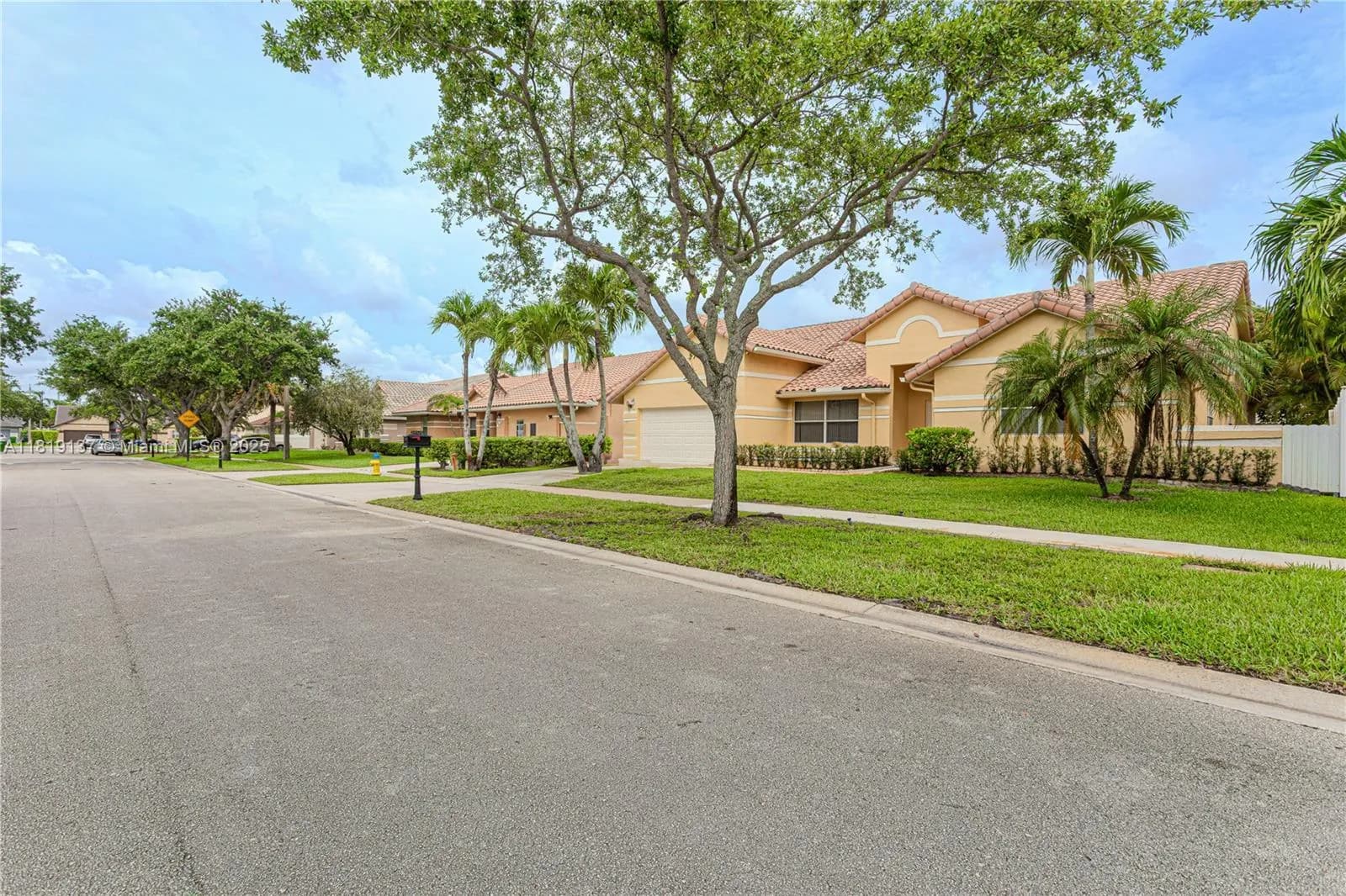 16176 NW 14th Ct, Pembroke Pines FL 33028