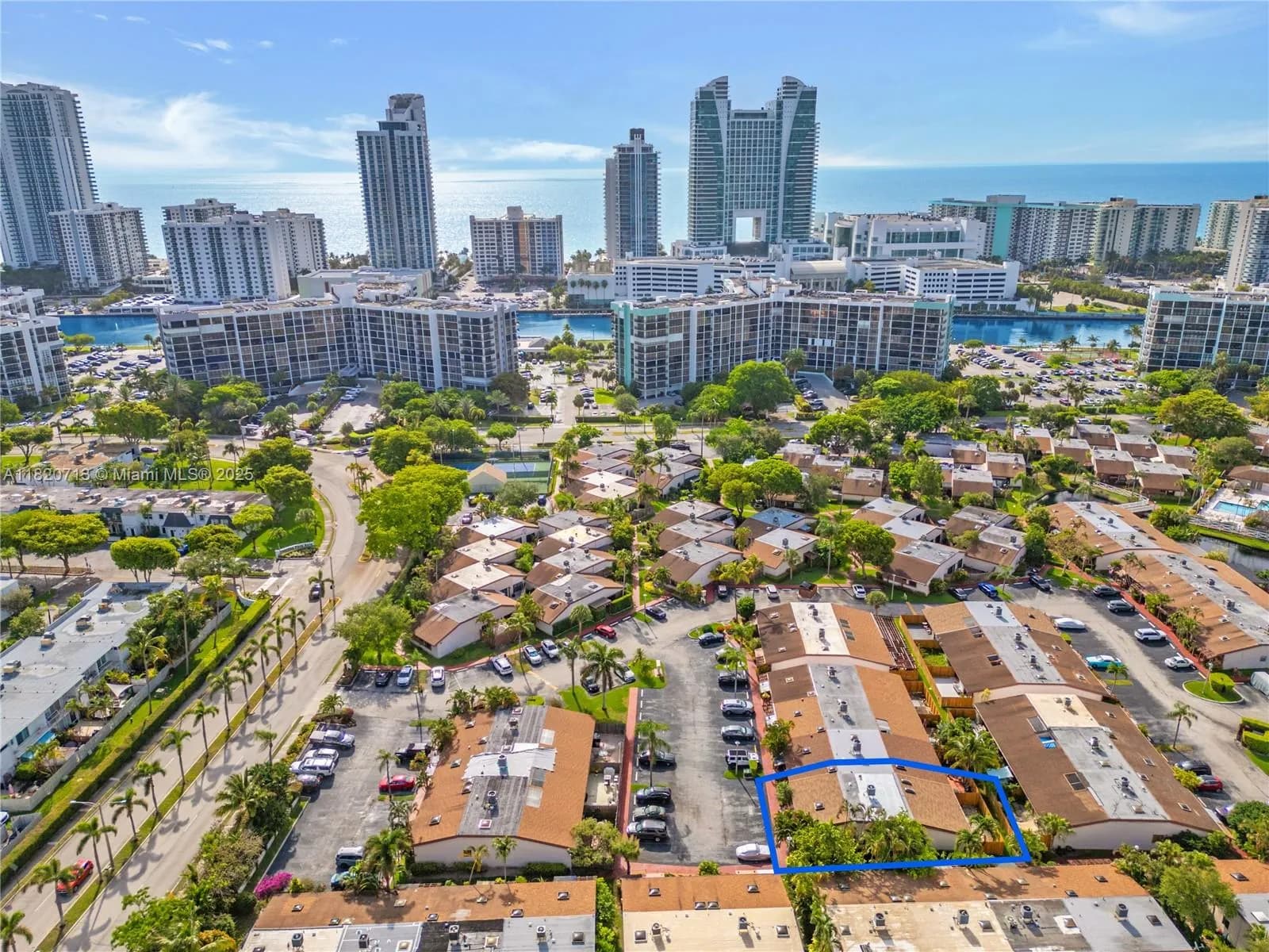 2627 S PARKVIEW DR # 2627, Hallandale Beach FL 33009