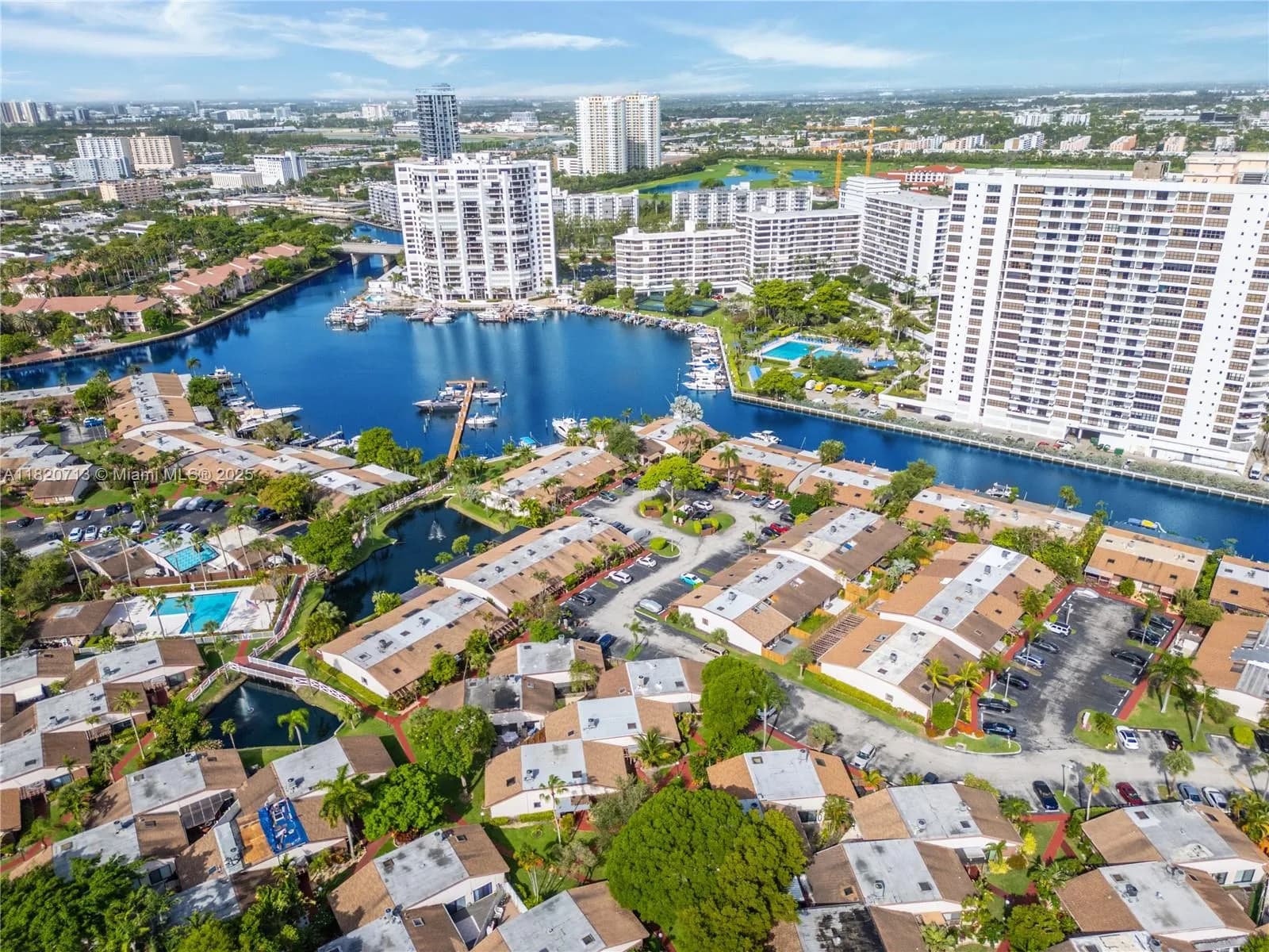 2627 S PARKVIEW DR # 2627, Hallandale Beach FL 33009