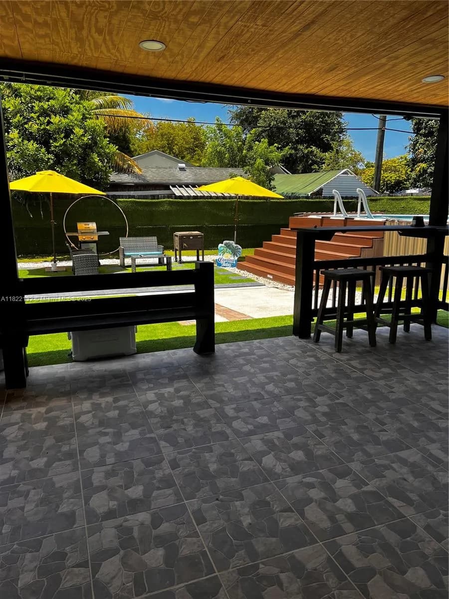 7151 Pershing St, Hollywood FL 33024