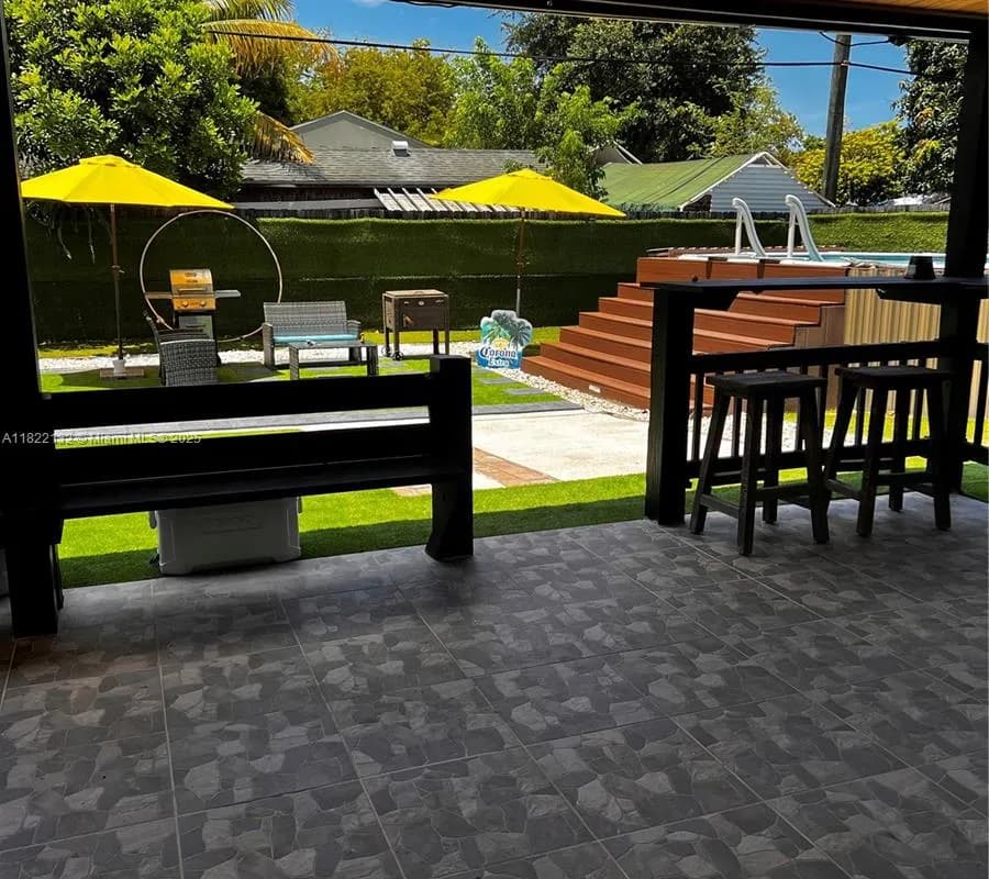 7151 Pershing St, Hollywood FL 33024