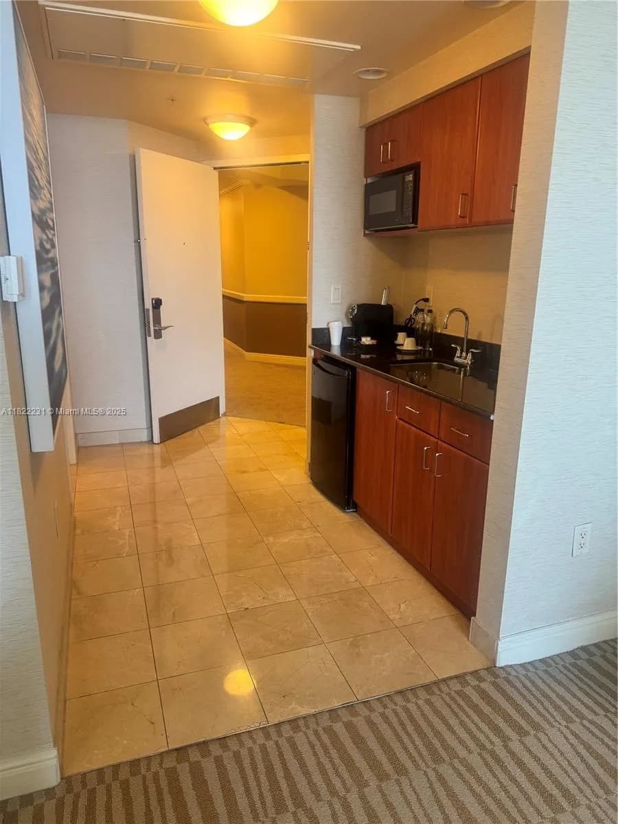 18001 Collins Ave # 918, Sunny Isles Beach FL 33160