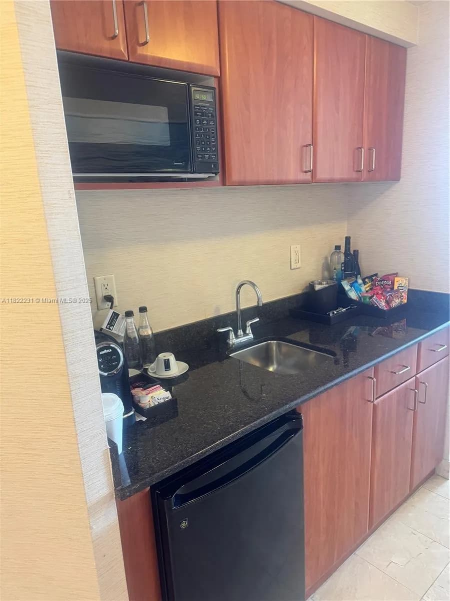 18001 Collins Ave # 918, Sunny Isles Beach FL 33160