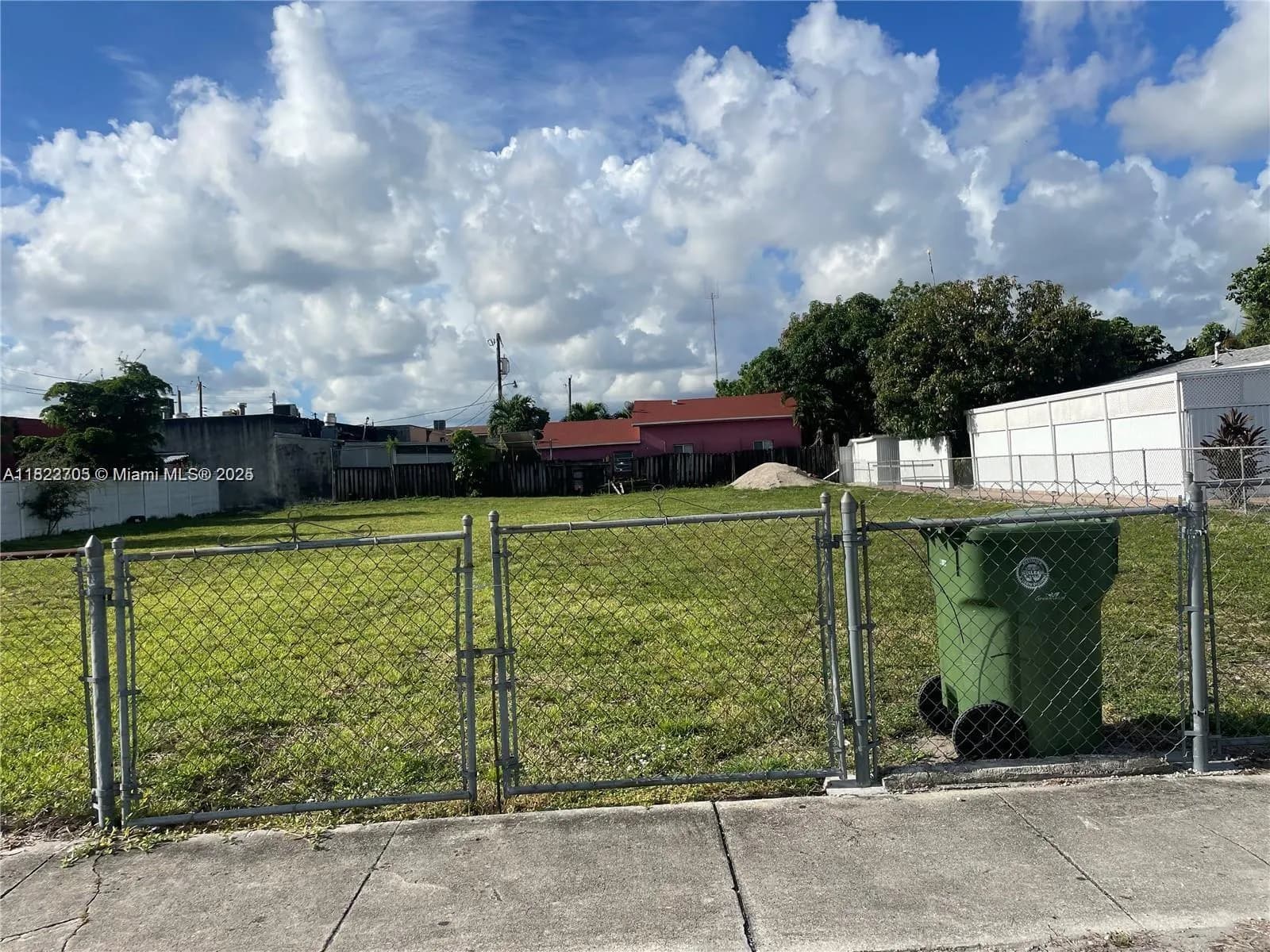 20 W 40th Pl, Hialeah FL 33012