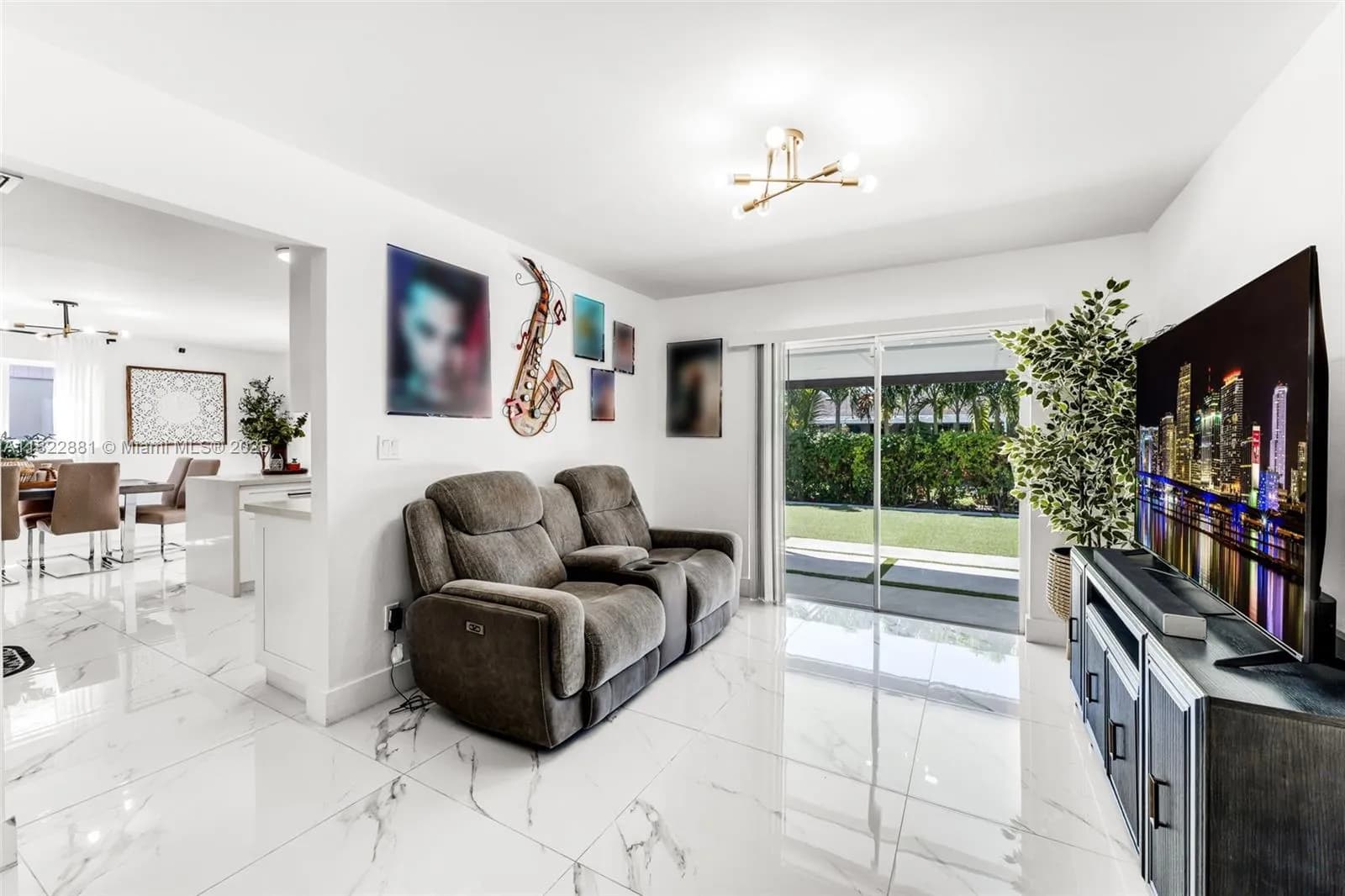 9120 Cutler Ridge Dr, Cutler Bay FL 33157