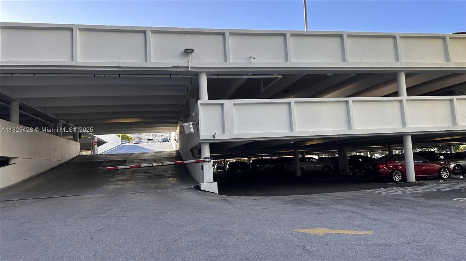 100 Bayview Dr # 1030, Sunny Isles Beach FL 33160