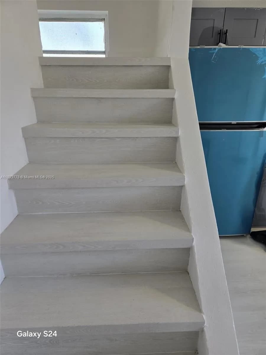 1000 W 28 St # 17, Hialeah FL 33010