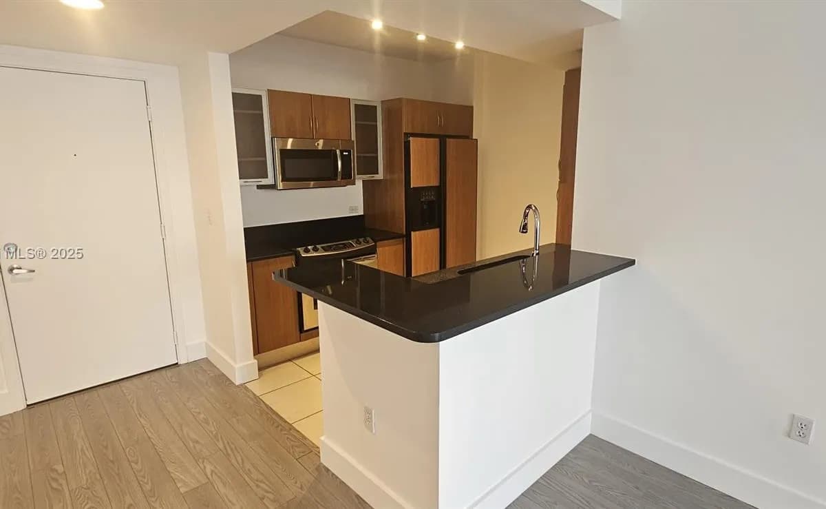 2775 NE 187th St # 424, Aventura FL 33180