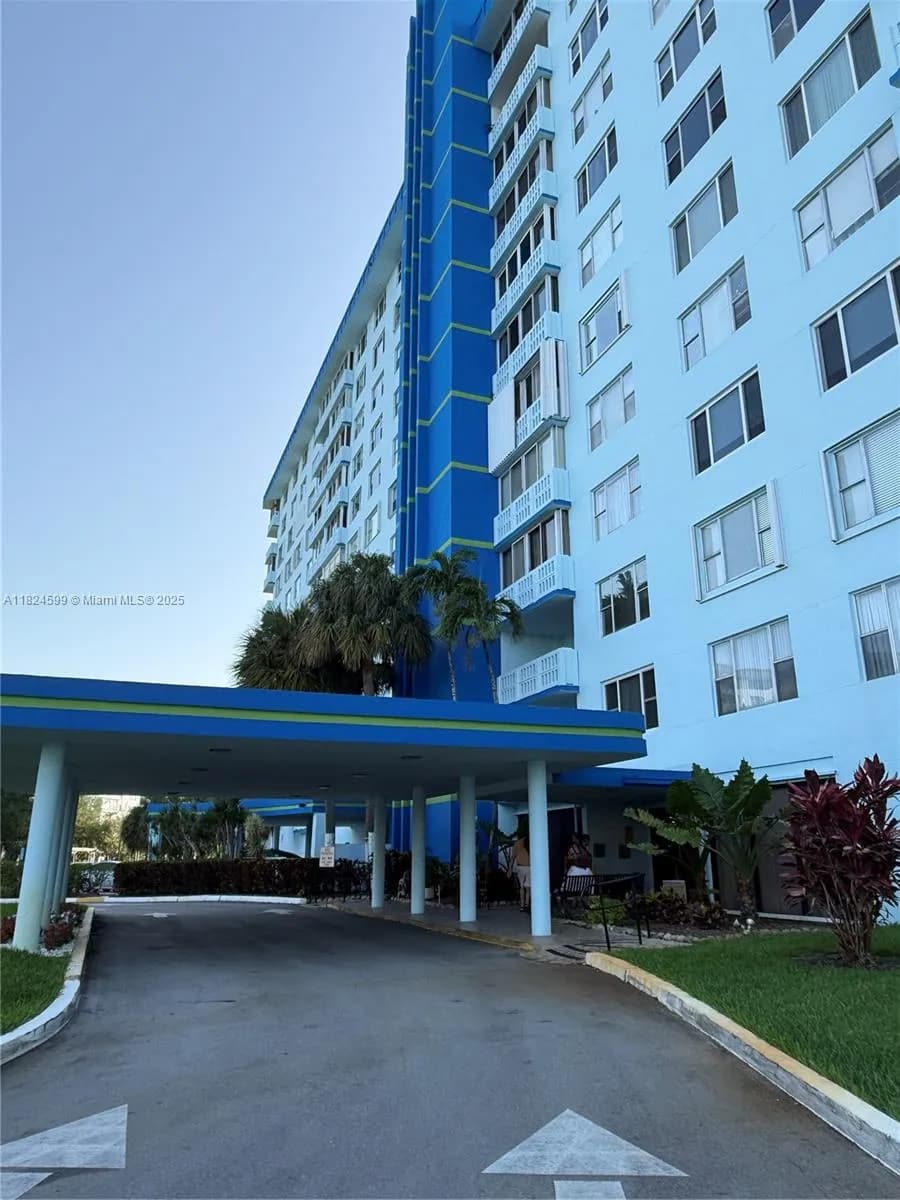 4001 Hillcrest Dr # 710, Hollywood FL 33021