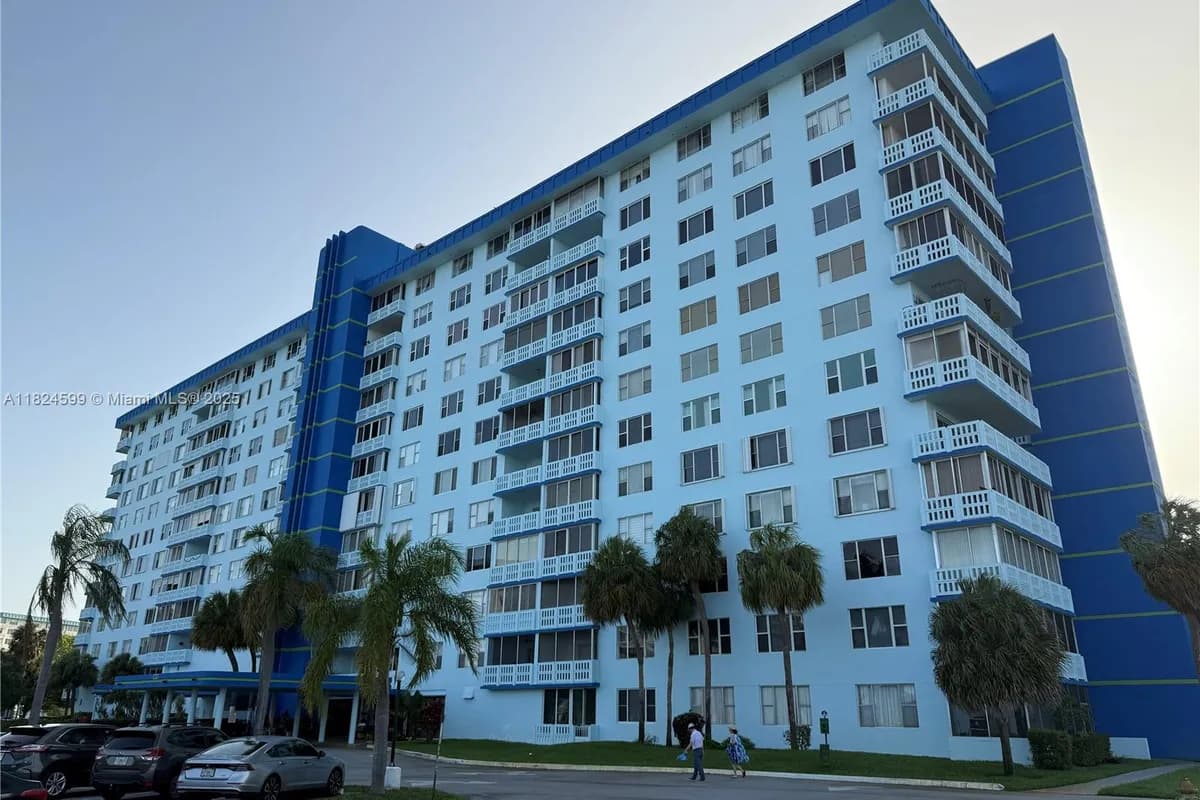 4001 Hillcrest Dr # 710, Hollywood FL 33021